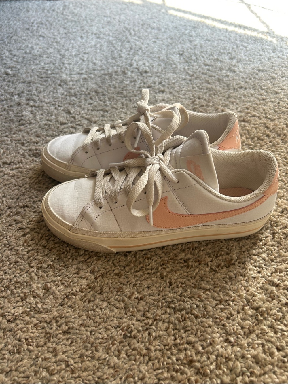 Nike Women's Low-Top Sneakers in White and Blush Pink